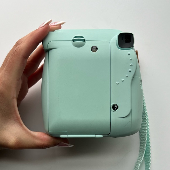 Mint Green Polaroid Instax Mini 9 Camera - Picture 2 of 3